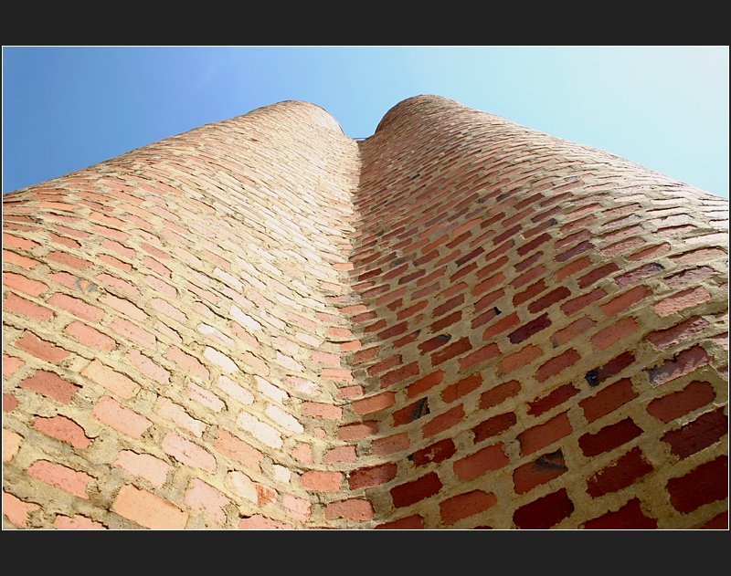 . Baukunst mit Backstein -  Kamin einer Schule in Ostfildern, Architekten: Lederer, Ragnarsd�ttir, Oei (Matthias)