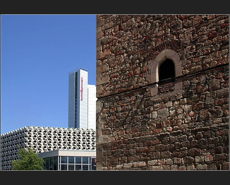 . Gegens�tze - Bauwerke verschiedener Epochen in Chemnitz, 2006 (Matthias)