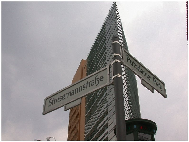 Am Potsdamer Platz in Berlin. (07/2005)