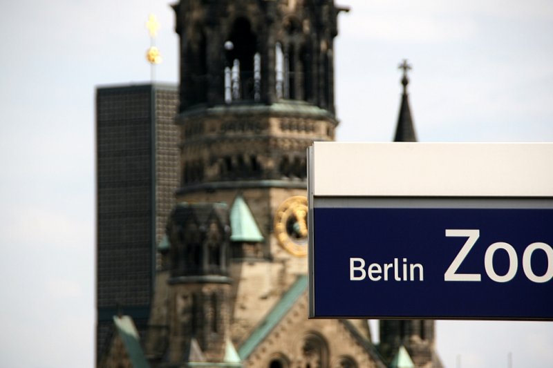 Berlin Bahnhof Zoo mit Ged�chtniskirche.