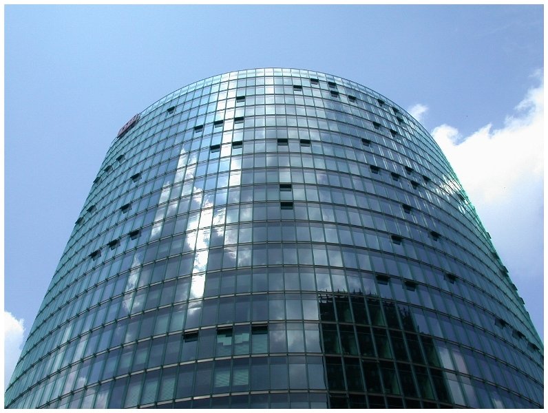 DB Zentrale am Potsdamer Platz in Berlin. (07/2005)