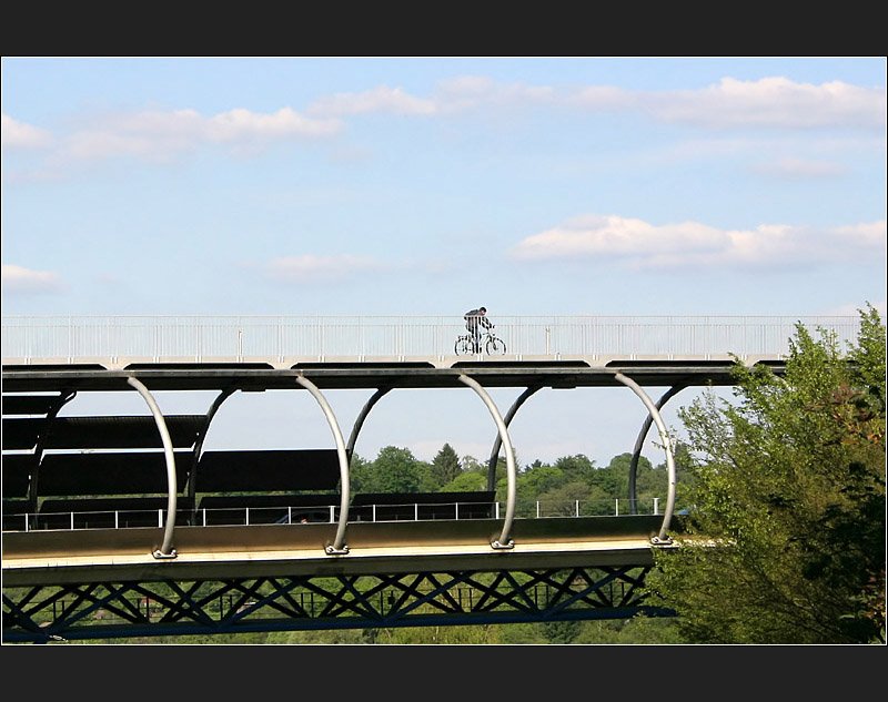 Doppelst�ckige Talbr�cke in Stuttgart-Vaihingen. (Matthias)