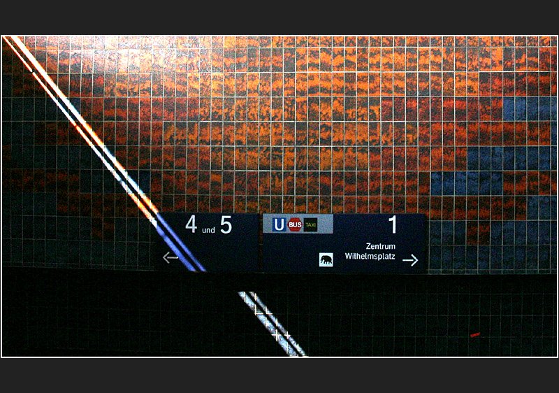 Ein sonniger Streifen im tristen Bahnsteigabgang. (Matthias)