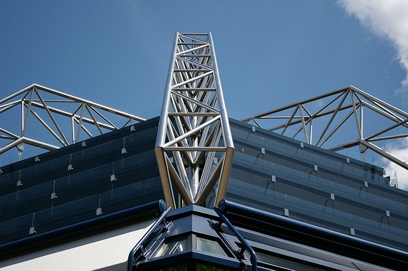 Fassade und Kuppelaufh�ngung des Planetariums Stuttgart. (24. Juni 2007)