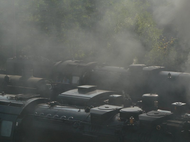 Faszination Technik: Rauchende Dampfloks beim Bahnhofsfest Sch�neweide, Oktober 2006