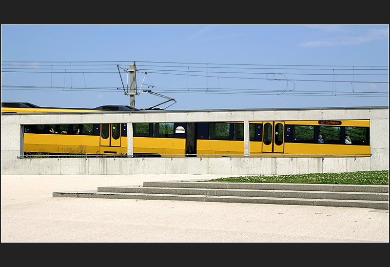 Gerade und schr�g: Stadtbahn in Ostfildern. (Matthias)