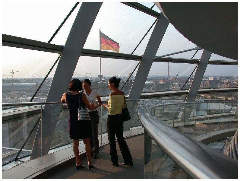 In der Glaskuppel des deutschen Bundestages in Berlin. (07/2005)
