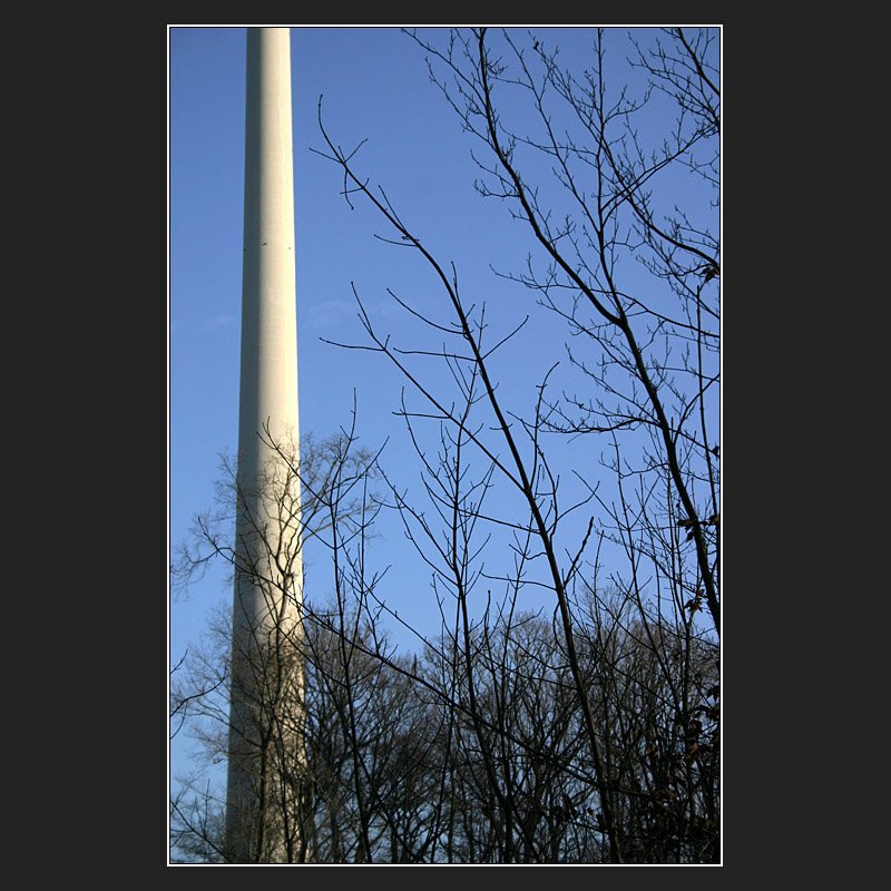 Stuttgart Fernsehturm: Ein Turm in Form einer schlanken Betonr�hre, das war das Neue an diesem Bauwerk. (Matthias)