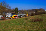 Nun fährt der VT 252 (95 80 0648 152-6 D-HEB / 95 80 0648 652-5 D-HEB), ein Alstom Coradia LINT 41 der HLB (Hessische Landesbahn), ex Vectus VT 252, in der Gegenrichtung, als RB 96 „Hellertalbahn“ von Neunkirchen (Kr Siegen) nach Betzdorf/Sieg, hier am 19 März 2026 in Neunkirchen-Struthütten.

Der Alstom Coradia LINT 41 wurde 2004 von der ALSTOM Transport Deutschland GmbH (vormals LHB - Linke-Hofmann-Busch GmbH) in Salzgitter-Watenstedt unter der Fabriknummer 1188-002 gebaut und an die vectus Verkehrsgesellschaft mbH geliefert, mit dem Fahrplanwechsel am 14.12.2014 wurden alle  Fahrzeuge der vectus nun Eigentum der HLB.