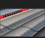 . Bahn-Dachlandschaft - Dosto- und Bahnsteigdach, so gesehen im Hauptbahnhof Freiburg, 2010 (Matthias)