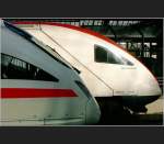 Schatten und Licht: vielleicht entspricht dies auch dem Vergleich der beiden Bahnunternehmen, denen die jeweiligen Z�ge angeh�ren.