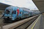 Stadler Kiss Triebug 4010 628 mit Werbe Beklebung, der Westbahn steht im Westbahnhof von Wien.