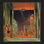 N�chtlicher Durchblick zum kleinen Schlo�platz mit dem Glaskubus des Kunstmuseums im Hintergrund.